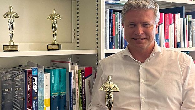 Prof. Dr. Pascal Gantenbein mit dem Best Lecturer Award für das FS 2022 ausgezeichnet